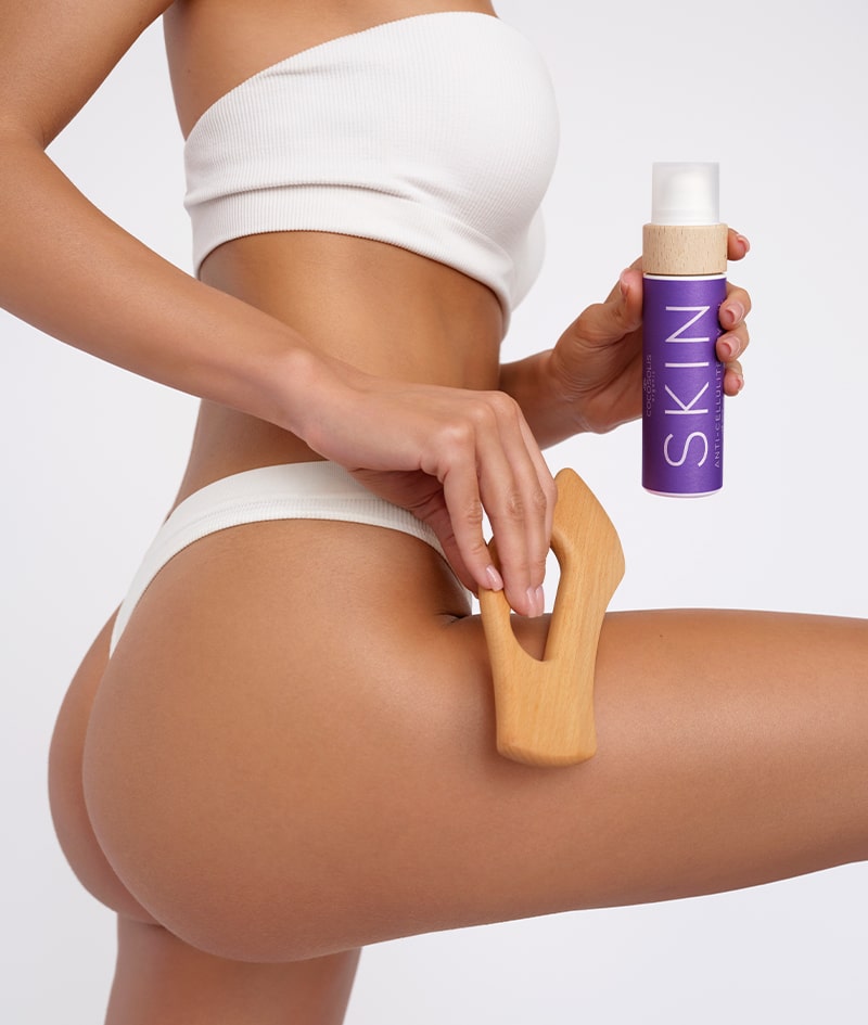 ANTI-CELLULITE THERAPY + GIFT: Le sérum SKIN+ réduit visiblement la cellulite grâce à 4 principes actifs en concentration maximale. L'huile sèche SKIN Anti-cellulite, appliquée avec le masseur BODY GUA SHA renforce l'effet anti-cellulite et galbe les courbes. Cloud Pouch est un cadeau de notre part: un bijoux moelleux dans votre collection de trousses.