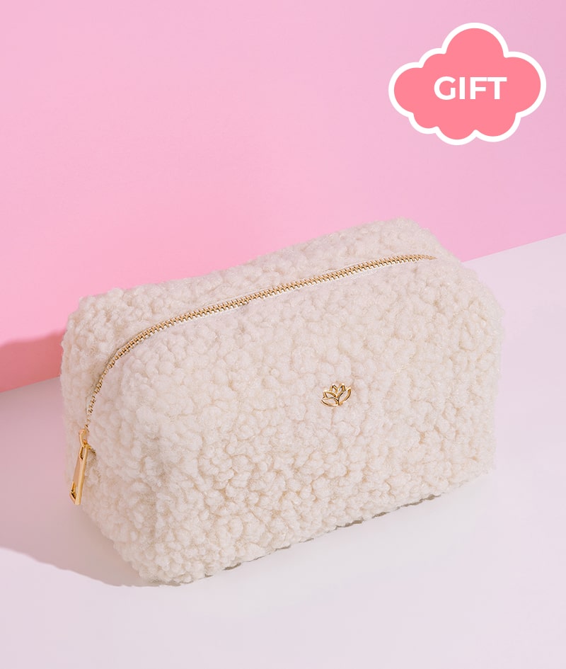 ANTI-CELLULITE THERAPY + GIFT: Le sérum SKIN+ réduit visiblement la cellulite grâce à 4 principes actifs en concentration maximale. L'huile sèche SKIN Anti-cellulite, appliquée avec le masseur BODY GUA SHA renforce l'effet anti-cellulite et galbe les courbes. Cloud Pouch est un cadeau de notre part: un bijoux moelleux dans votre collection de trousses.