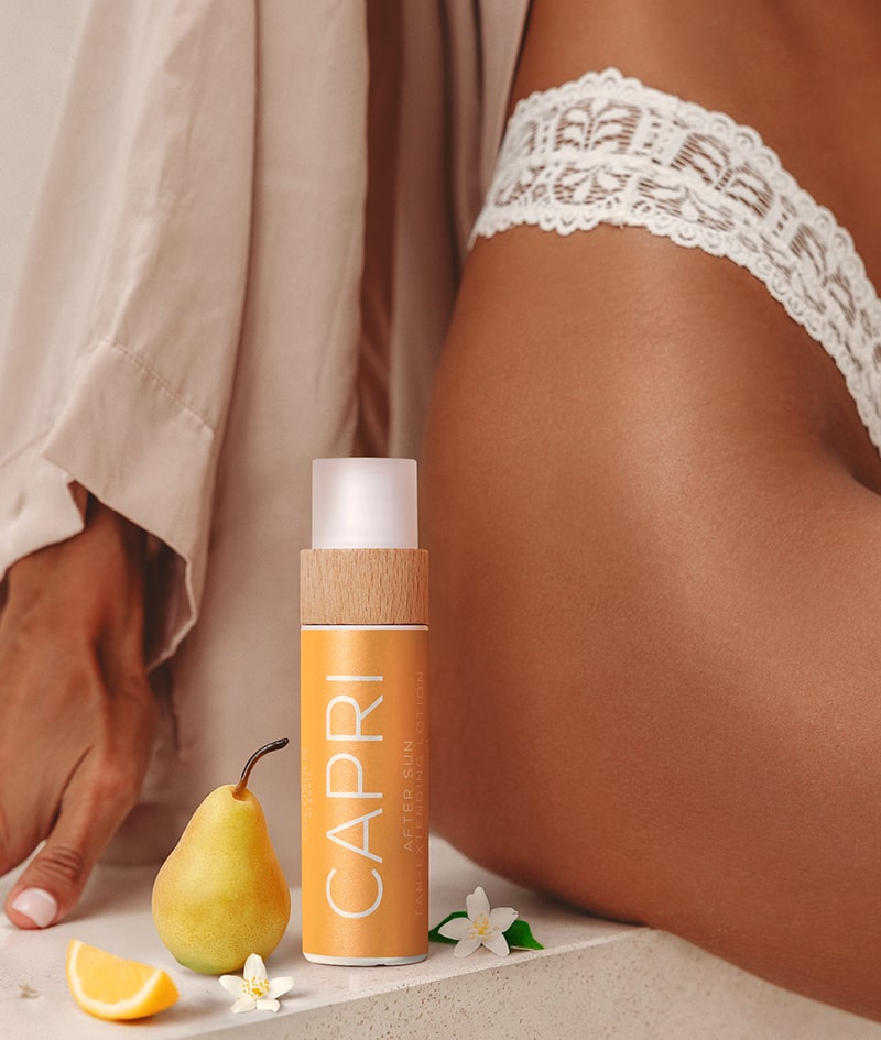 CAPRI GLOW: CHOCO accelerează bronzul natural și hrănește pielea. CAPRI calmează pielea după plajă și prelungește bronzul până la 3 luni. AURA hidratează, împrospătează și luminează din cap până în picioare.