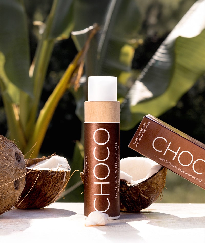 CHOCOLATE GLOW: Το CHOCO επιταχύνει την ανάπτυξη φυσικού μαυρίσματος και περιβάλλει το δέρμα με ένα ακαταμάχητο άρωμα. Το GLOW θρέφει και προσθέτει λάμψη.
