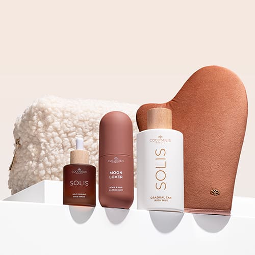 FULL GLOW & DOLCE CAFFÈ + GIFT: Радвай се на естествено изглеждащ тен и сладък, кремообразен аромат от глава до пети. SOLIS серум за лице придава естествено изглеждащ тен и има антиейдж ефект. SOLIS мляко за тяло дава ежедневна хидратация и адаптиращ се към цвета на кожата тен, който се натрупва с всяко нанасяне. Self-tanning mitt е кадифена ръкавица за нанасяне, с която тенът е безупречно равномерен, без петна и ивици. DOLCE CAFFÈ е мист за тяло и коса с кремообразен аромат на еспресо, ванилия и карамел. Cloud Pouch е подарък от нас: пухкаво бижу в колекцията ви от несесери.