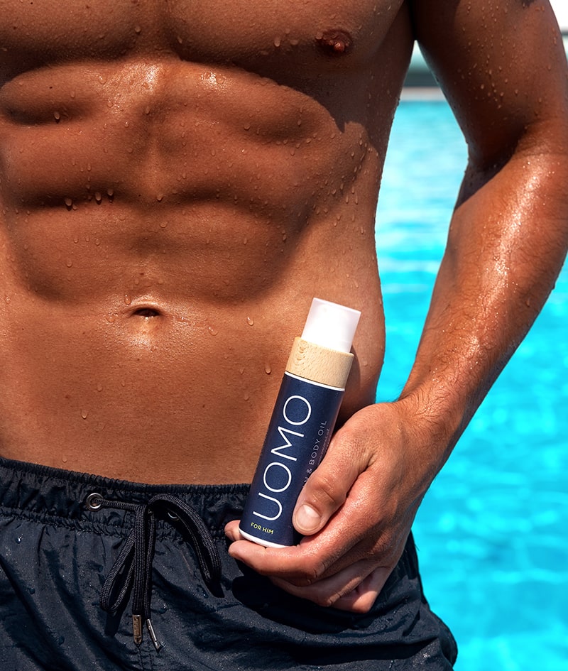 UOMO Suntan & Body Oil: Natural oil for a fast deep tan under the sun and in a tanning bed. Also suitable for daily use for nourished skin. With BLACK COCONUT aroma. For men.