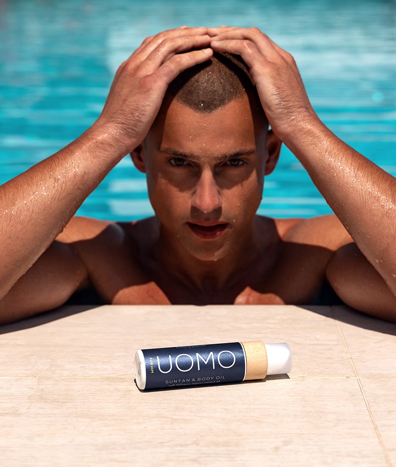 UOMO Suntan & Body Oil: Natural oil for a fast deep tan under the sun and in a tanning bed. Also suitable for daily use for nourished skin. With BLACK COCONUT aroma. For men.