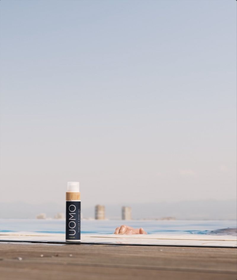 UOMO Suntan & Body Oil: Natural oil for a fast deep tan under the sun and in a tanning bed. Also suitable for daily use for nourished skin. With BLACK COCONUT aroma. For men.