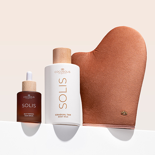 FULL GLOW: El sérum facial SOLIS proporciona un bronceado de aspecto natural y tiene efecto antiedad. La leche corporal SOLIS proporciona hidratación diaria y un bronceado que se adapta a la piel y se intensifica con cada aplicación. El Self-tanning mitt es un guante de aplicación aterciopelado que proporciona un bronceado uniforme e impecable, sin manchas ni rayas.