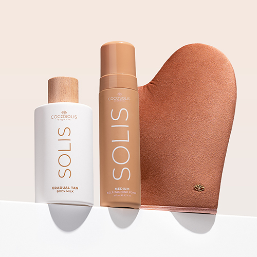 KEEP THE BRONZE: La schiuma autoabbronzante naturale SOLIS Medium crea un'abbronzatura intensa e radiosa che si sviluppa in 8 ore. Usato quotidianamente, SOLIS Milk idrata, prolunga l'abbronzatura per oltre 10 giorni e garantisce una schiaritura uniforme e uniforme. Il guanto autoabbronzante applica entrambi i prodotti in modo impeccabile, senza striature o macchie.