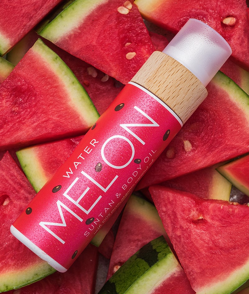 WATERMELON Suntan & Body Oil: Натурално масло за бърз, наситен тен под слънцето и в солариума. Подходящо и за ежедневна употреба за подхранена и сияйна кожа. С аромат на сочна диня.