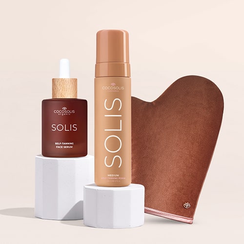 BRONZE GODDESS: Naturalne trio zapewniające wspaniałą, naturalnie wyglądającą, brązową opaleniznę: samoopalające serum do twarzy z efektem przeciwstarzeniowym SOLIS, pianka samoopalająca SOLIS i rękawica do bezbłędnej aplikacji.