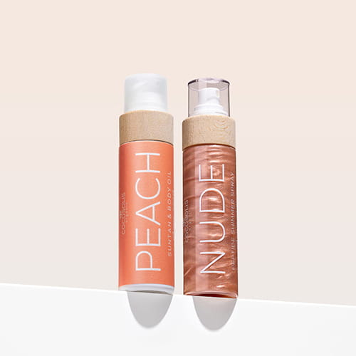 JUICY GLOW: PEACH accelerează procesul de bronzare și vă învăluie pielea într-un parfum irezistibil de piersică. NUDE iluminează delicat din cap până în picioare, hidratând în același timp cu o bogăție de peptide.