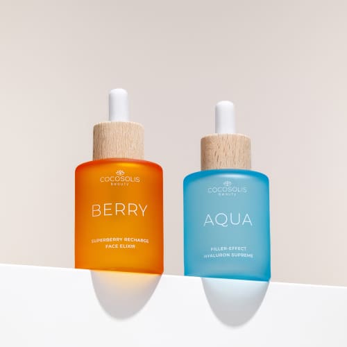 ULTRA HYDRATION: Obține o piele moale ca mătasea și netedă, cu mai puține riduri. Serul cu hialuron cu efect de filler AQUA hidratează pielea în profunzime, reduce liniile fine și stimulează producția de colagen. Elixirul super hrănitor și revitalizant BERRY, compus din 13 uleiuri unice, sigilează hidratarea. Produsele sunt recomandate pentru utilizare până la: 01.02.2027.