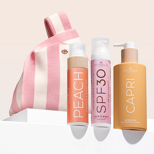 TAN TRIO + GIFT: SPF30 poskytuje účinnú prírodnú slnečnú ochranu s Non-nano Invisible Zinc. PEACH urýchľuje nadobúdanie opálenia a dodáva neodolateľnú vôňu broskyne. CAPRI upokojuje pokožku po slnení a predlžuje opálenie až na 3 mesiace po poslednom dni na pláži. Gelato Bag je darček od nás: vezmi si ju skôr, než sa roztopí.