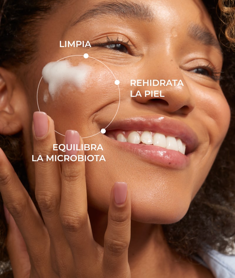 ROSE Clean & Hydrate Face Foam: Espuma limpiadora, hidratante y equilibrante para el rostro Con agua de Rosa damascena búlgara y ácido hialurónico.