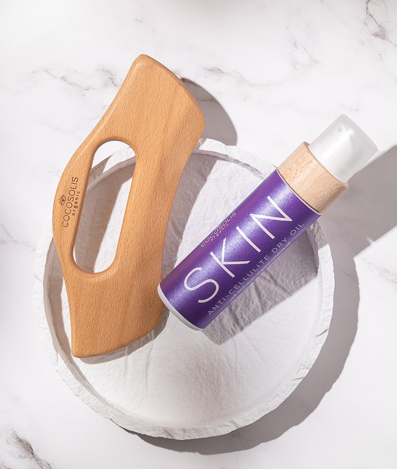 ANTI-CELLULITE RITUAL: Serul SKIN+ reduce vizibil celulita cu 4 ingrediente active în concentrație maximă. Uleiul uscat anticelulitic SKIN, aplicat cu aparatul de masaj BODY GUA SHA, completează efectul anticelulitic și modelează formele.