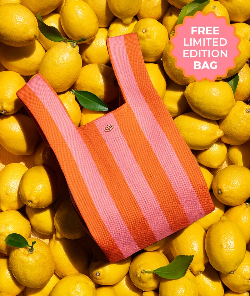 CHOCO SKIN + GIFT BAG: PIELE Anticelulitică, tonifiază și netezește. CHOCO accelerează bronzul natural și hrănește. AURA hidratează, împrospătează și luminează din cap până în picioare. COCOSOLIS Mini Bag limited edition este un cadou de la noi: geantă mini pentru momentele importante de vară.