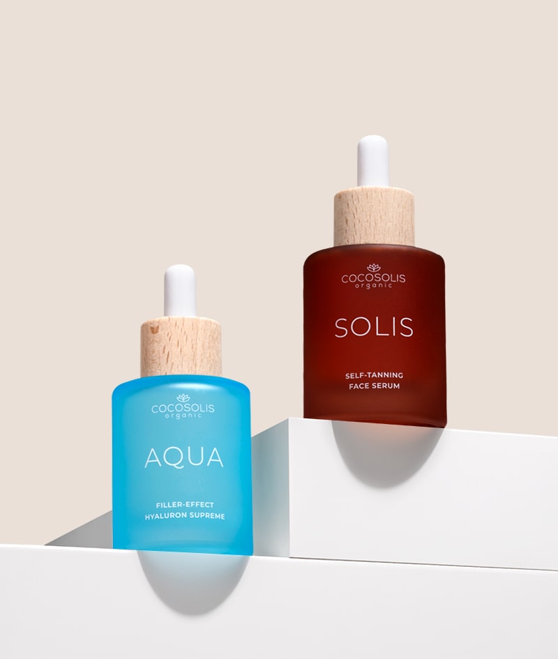 CLEAN GIRL: Zažiar s dvoma silnými prírodnými sérami na tvár. Sérum AQUA ultra hydratuje pomocou kyseliny hyalurónovej s 8 rôznymi molekulovými hmotnosťami. Samoopaľovacie sérum SOLIS dodáva prirodzene vyzerajúce opálenie šetrným spôsobom a má anti-aging efekt.