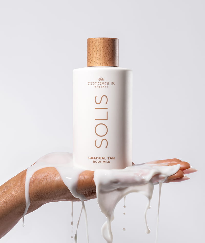 EXTENDED TAN + GIFT: SOLIS Milk дава ежедневна хидратация и естествено изглеждащ тен, който се натрупва с всяко нанасяне. CHOCO ускорява натрупването на естествен тен и придава неустоим аромат. CAPRI успокоява кожата след слънце и удължава тена до 3 месеца след последния плажен ден. Gelato Bag е подарък от нас: вземи я, преди да се стопи.