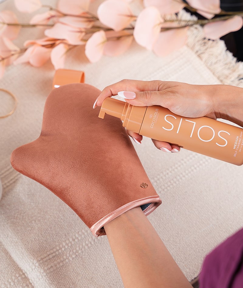 FLAWLESS TAN: За прекрасна лятна кожа, без да се излагате на слънце. SKIN Anti-cellulitе стяга и изглажда несъвършенствата. Нанесен безупречно с ръкавицата, SOLIS осигурява красив бронзов тен.