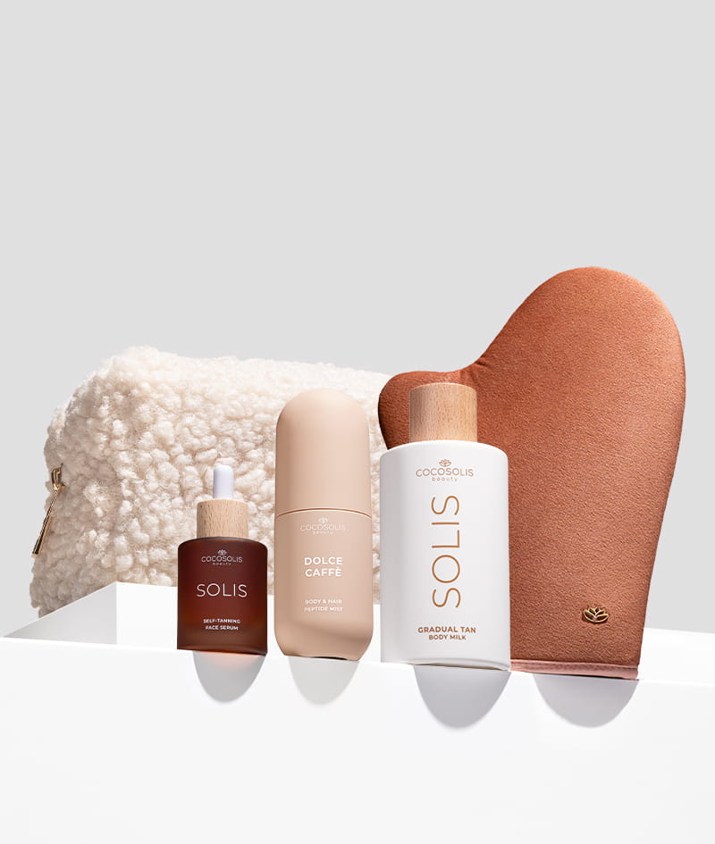 FULL GLOW & DOLCE CAFFÈ + GIFT: Bucură-te de un bronz cu aspect natural și de o aromă dulce și cremoasă din cap până în picioare. Serul de față SOLIS oferă un bronz cu aspect natural și are efect antirid. Laptele de corp SOLIS asigură hidratare zilnică și un bronz adaptabil la nuanța pielii, care se intensifică la fiecare aplicare. Mănușa Self-tanning este o mănușă catifelată pentru aplicare, care garantează un bronz uniform, fără pete sau dungi. DOLCE CAFFÈ este un mist pentru corp și păr cu aromă cremoasă de espresso, vanilie și caramel. Cloud Pouch este un cadou de la noi: o bijuterie pufoasă în colecția ta de truse de portfarduri.