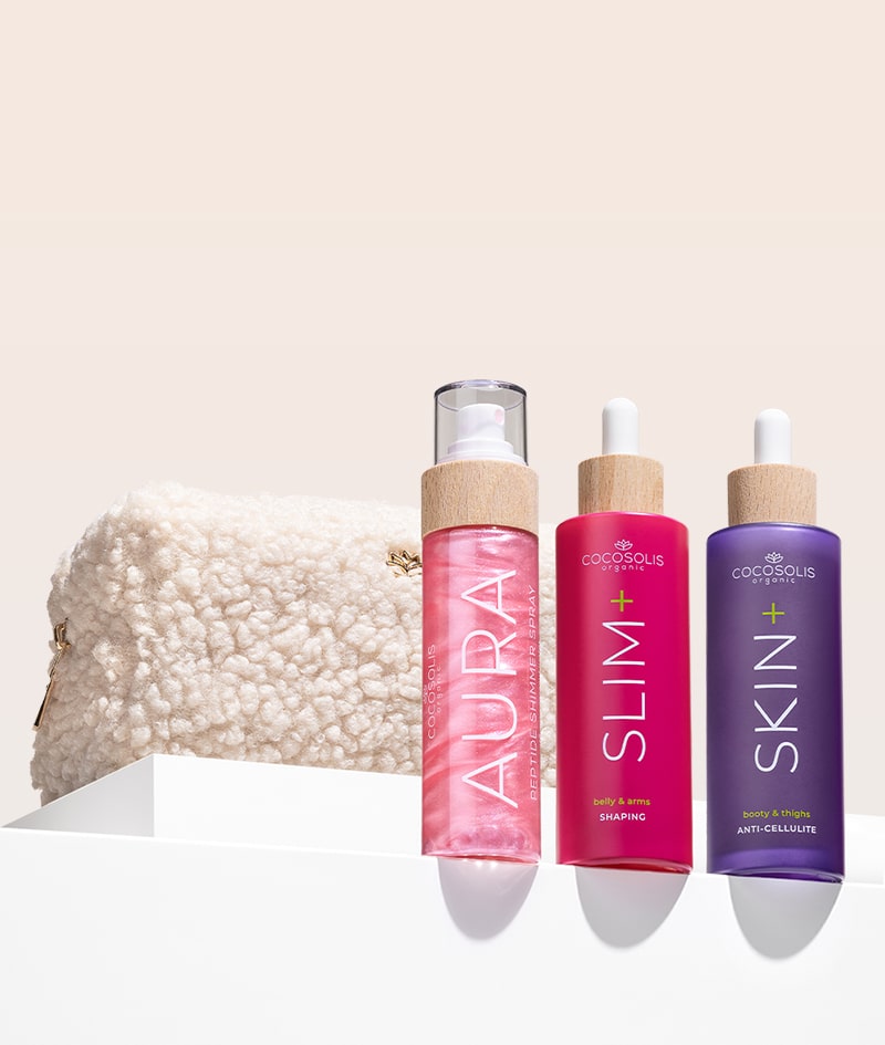 GLOWING CURVES + GIFT: SLIM+ znižuje obvody, spevňuje a formuje brucho a ruky. SKIN+ viditeľne znižuje celulitídu a tuk v oblasti zadku a stehien. AURA PINK hydratuje a rozjasňuje neodolateľným ružovým leskom od hlavy po päty. Cloud Pouch je darček od nás: nadýchaný klenot vo vašej kolekcii kozmetických taštičiek.