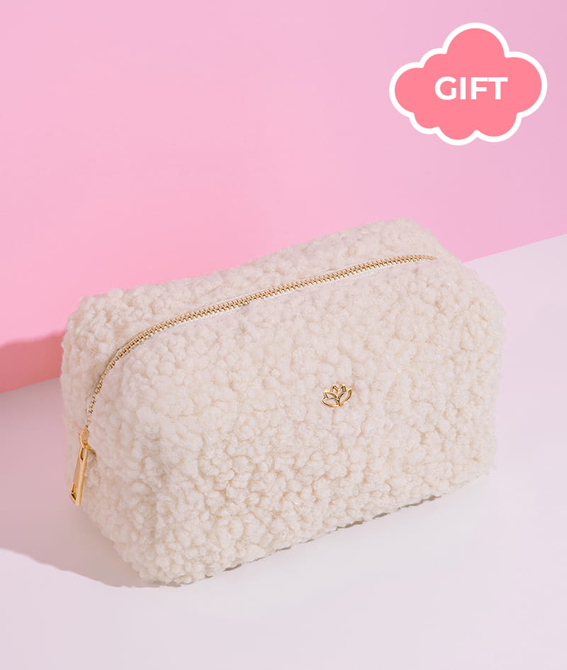 GOOD HAIR DAYS + GIFT: Шампоан и балсам GROW създават перфектните условия за растеж и оставят косата чиста, мека и лъскава. Мултифункционалният балсам без отмиване ONE носи 12 ползи за косата, прави я лесна за оформяне и я защитава от топлина и UV лъчи. Cloud Pouch е подарък от нас: пухкаво бижу в колекцията ви от несесери.