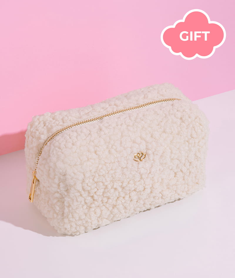 HOT TRANSFORMATION + GIFT: Το LIFT+ ανασηκώνει το στήθος, συσφίγγει και λειαίνει τον λαιμό και το ντεκολτέ. Το SLIM+ μειώνει την περιφέρεια, συσφίγγει και διαμορφώνει την κοιλιά και τα χέρια. Το HOT+ λιώνει το λίπος και μειώνει την περιφέρεια των γλουτών και των μηρών. Το Cloud Pouch είναι δώρο από εμάς: ένα χνουδωτό κόσμημα στη συλλογή σας με νεσεσέρ.