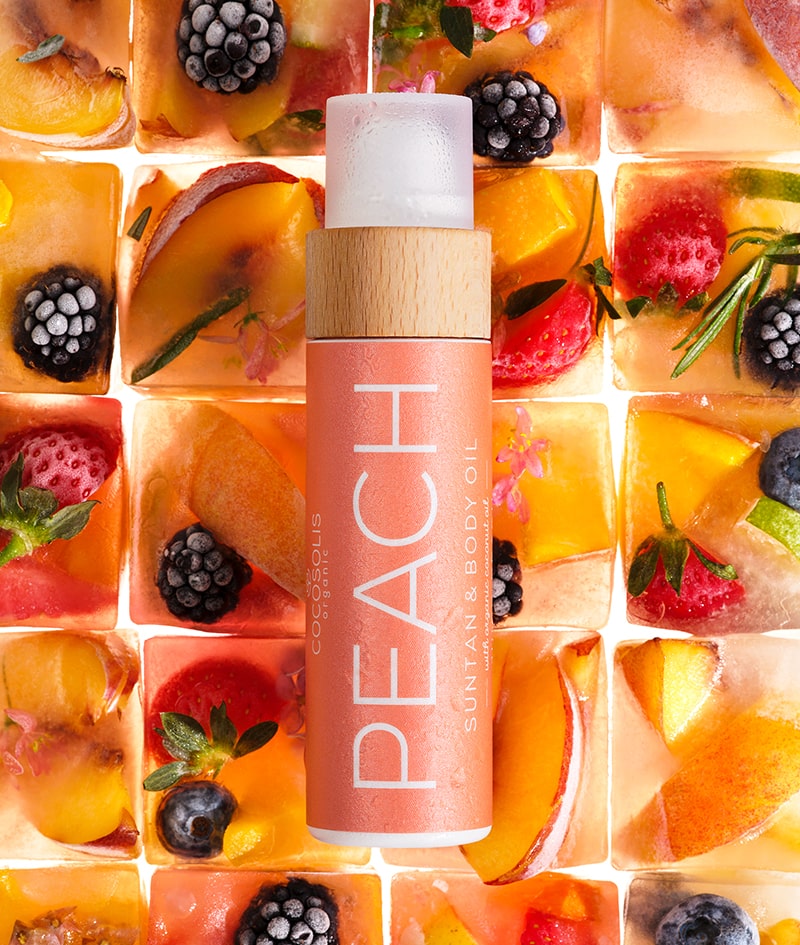 JUICY TAN TRIO + GIFT BAG: SPF30 oferă protecție solară naturală eficientă cu zinc invizibil non-nano. PEACH accelerează acumularea bronzului și oferă un parfum irezistibil de piersică. AURA iluminează delicat din cap până în picioare și hidratează cu o bogăție de peptide. COCOSOLIS Mini Bag limited edition este un cadou de la noi: geantă mini pentru momentele importante de vară.