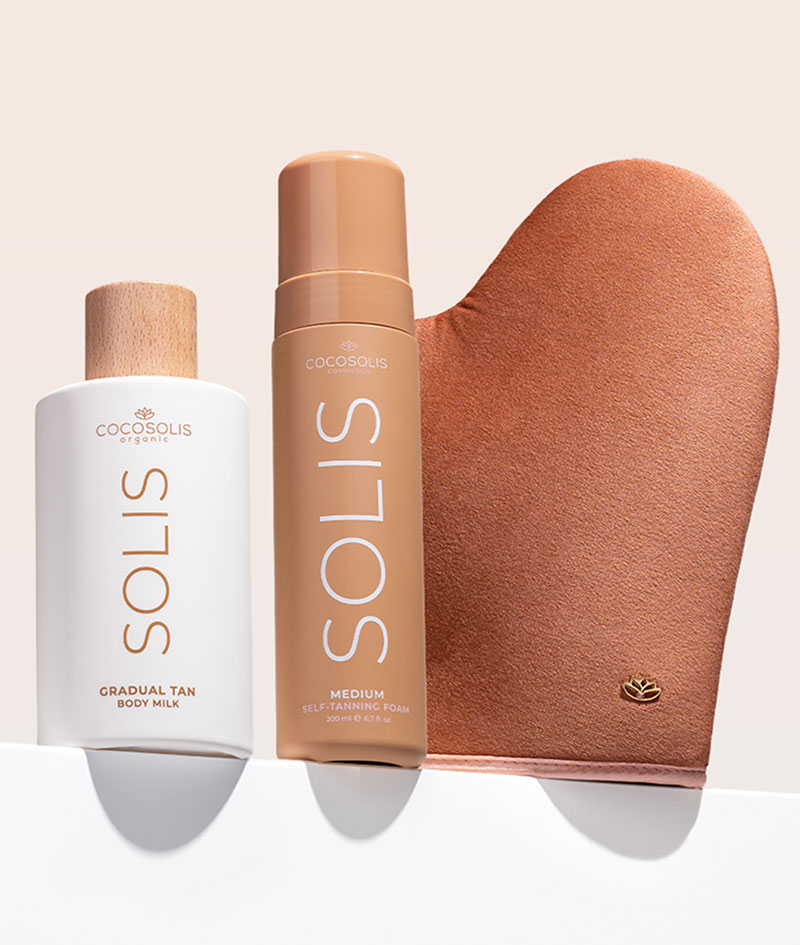 KEEP THE BRONZE: Натуралната автобронзираща пяна SOLIS Medium придава разкошен наситен бронзов тен, който се развива за 8 часа. Нанасян ежедневно след това, SOLIS Milk хидратира, удължава тена повече от 10 дни и гарантира плавно избледняване. Self-tanning mitt безупречно нанася и двата продукта: без петна и ивици.