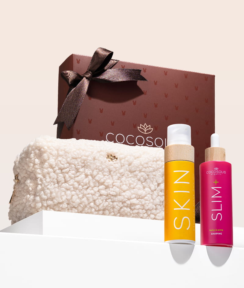 STRETCH MARK THERAPY: Серумът-концентрат SLIM+ действа таргетирано срещу мазнини, отпусната кожа и стрии. Сухото масло SKIN Stretch Mark допълва серума: повишава еластичността и предпазва от стрии. Луксозният кафе скраб нежно ексфолира и се бори с кожните несъвършенства.