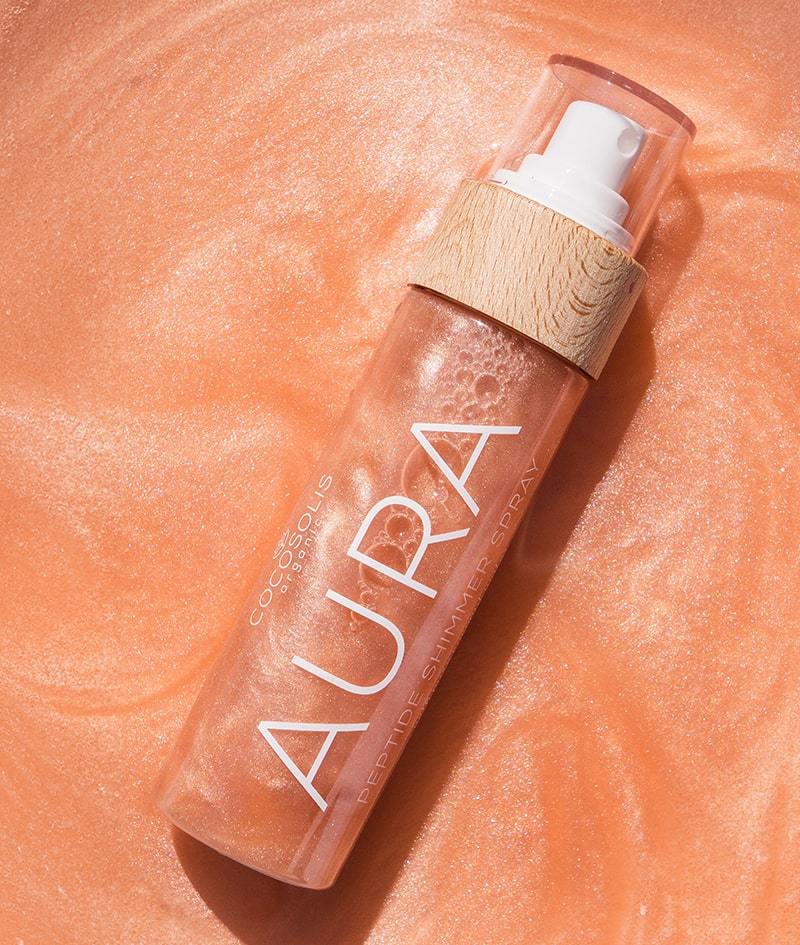 TAN & SHINE: Bucură-te de un bronz rapid și radiant, ca ciocolata. CHOCO accelerează bronzul natural și hrănește. AURA hidratează, împrospătează și luminează tenul din cap până în picioare.