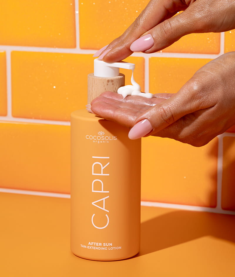 TAN TRIO + GIFT: SPF30 poskytuje účinnú prírodnú slnečnú ochranu s Non-nano Invisible Zinc. PEACH urýchľuje nadobúdanie opálenia a dodáva neodolateľnú vôňu broskyne. CAPRI upokojuje pokožku po slnení a predlžuje opálenie až na 3 mesiace po poslednom dni na pláži. Gelato Bag je darček od nás: vezmi si ju skôr, než sa roztopí.