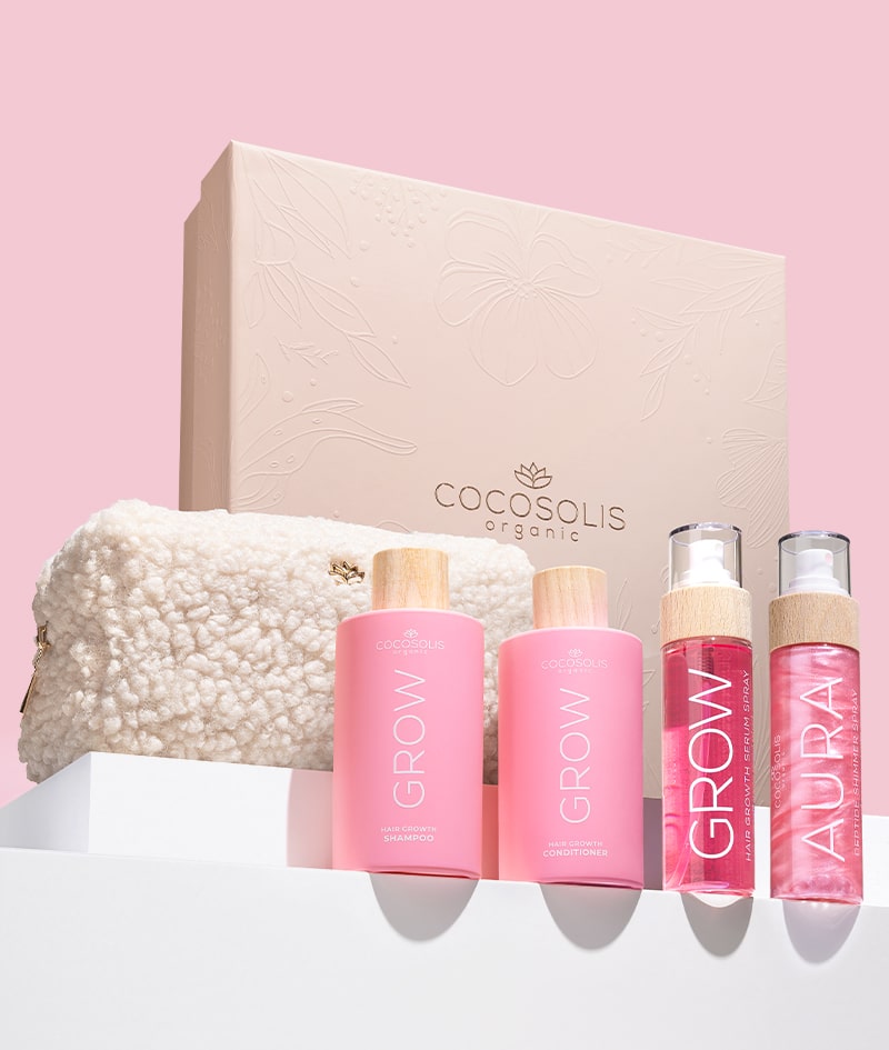 TOTAL HAIR GLOW UP + GIFTS: Šampón a kondicionér GROW s klinicky overenou zložkou KERASCALP™ a sérum sprej GROW s klinicky overenou zložkou Hair Stimulation Complex™ dosahujú silnejšie a hustejšie vlasy, ktoré rastú. AURA PINK hydratuje a rozjasňuje s neodolateľným ružovým leskom od hlavy po päty. Cloud Pouch je darček od nás: nadýchaný klenot vo vašej kolekcii kozmetických taštičiek. Luxury Box je darček od nás: elegantná krabička, ktorá premení každý darček na skutočný zážitok.