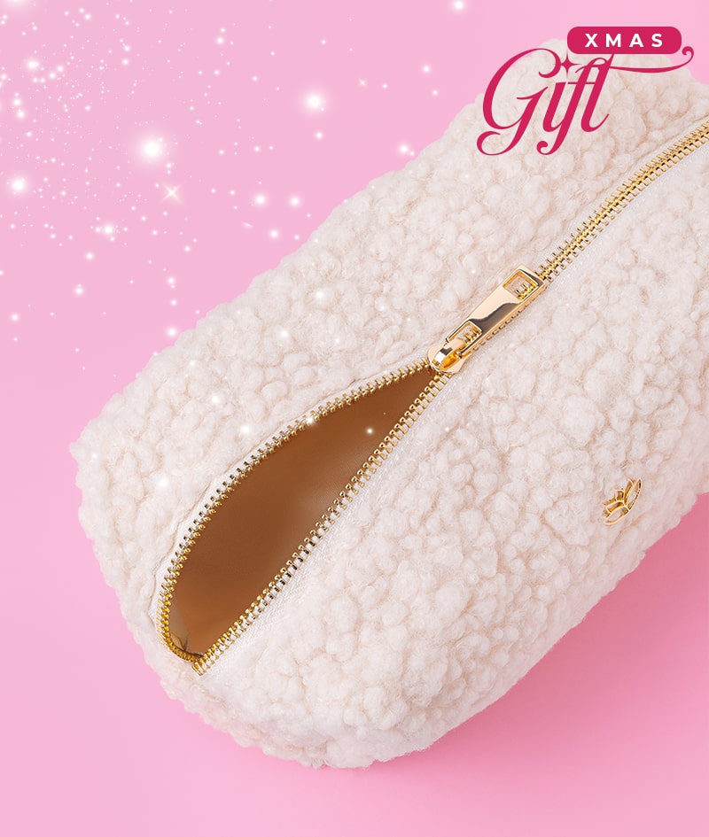 XMAS GLOW + GIFT: Crăciunul acesta, strălucește din cap până în picioare. Spray-ul cu ser GROW îți încarcă părul cu vitamine și stimulează creșterea. Serul de corp SLIM+ reduce circumferința taliei, strânge și modelează abdomenul și brațele. Mousse-ul iluminator luxos NOUGAT oferă pielii tale o strălucire elegantă, aurie-roz.