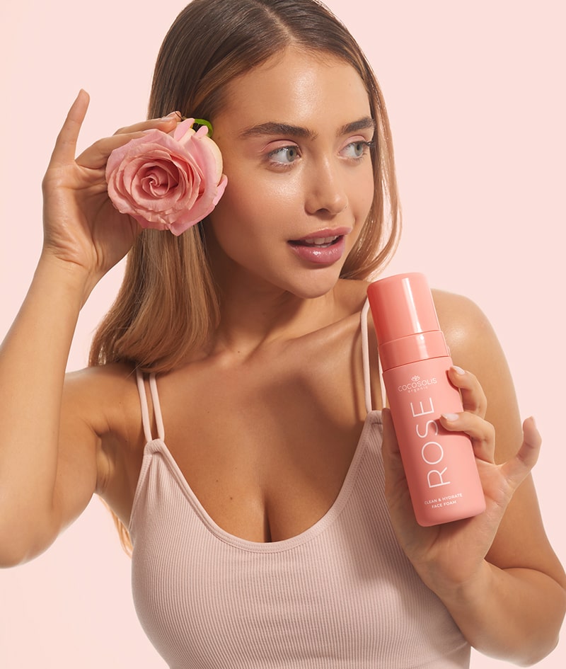 ROSE Clean & Hydrate Face Foam: Mousse pour le visage nettoyante, hydratante et équilibrante. À l'eau de Rose de Damas de Bulgarie et à l'acide hyaluronique.