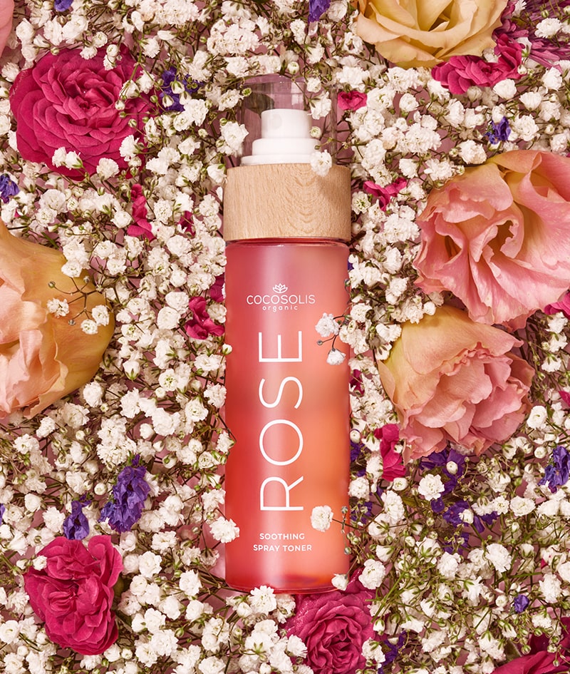 ROSE Soothing Spray Toner: Tonique apaisant pour le visage à base de Rosa Damascena, de cactus et de noix de coco. Tonifie, réhydrate, adoucit et rafraîchit la peau.