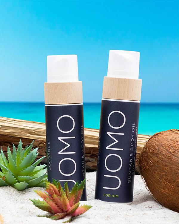 UOMO Suntan & Body Oil: Huile bio pour homme. Pour un bronzage rapide et une peau hydratée et nourrie. A l’arôme captivant BLACK COCONUT