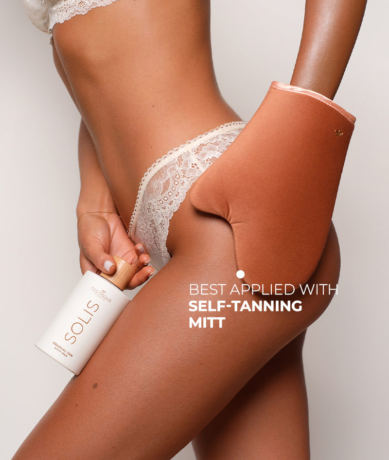 SOLIS Gradual Tan Body Milk: Natural self-tanning body milk. For hydrated skin and a buildable bronze tan.
Lightweight, fast-absorbing formula.